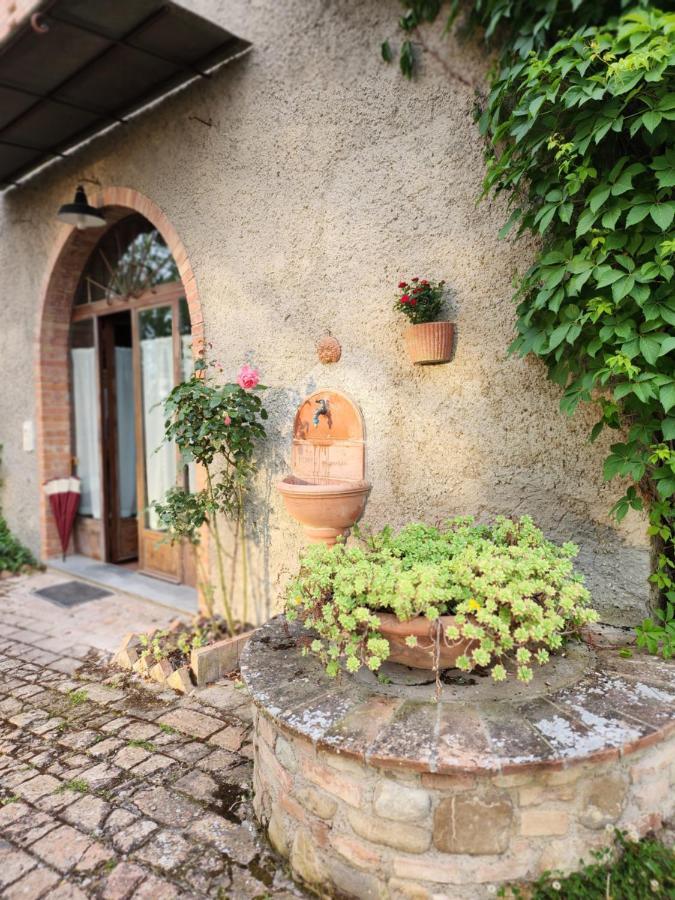 チェルタルド Il Giuggiolo - La Collina Della Quiete Bed & Breakfast エクステリア 写真